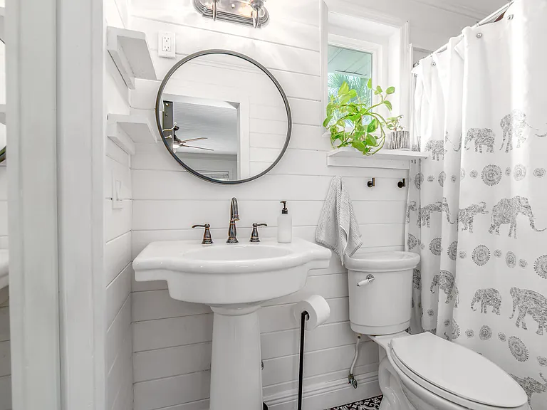 547 SW Riverview St — Photo 40