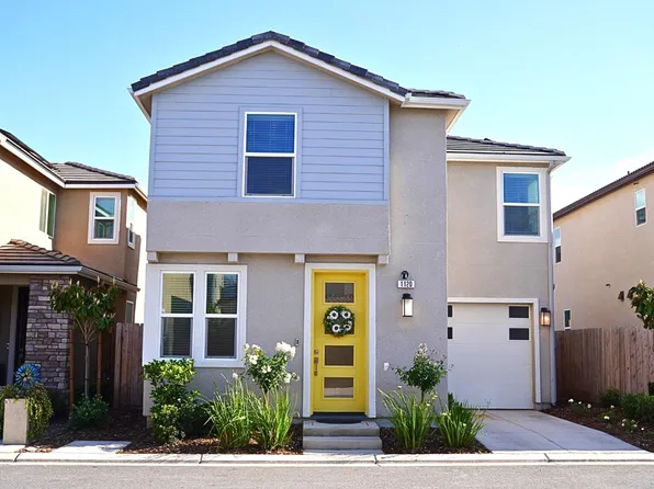 1120 Vanguard Way W, Madera, CA 93636