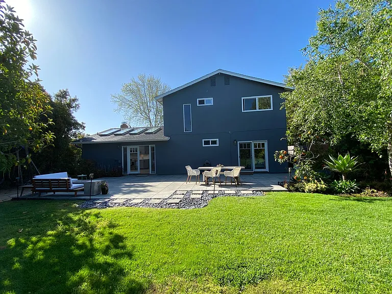 2415 Stevens Cir — Photo 32