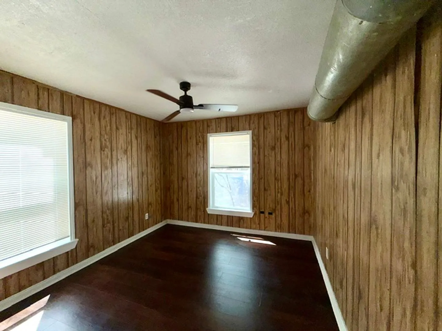 Two Living Rooms with Fenced Backyard — Photo 4