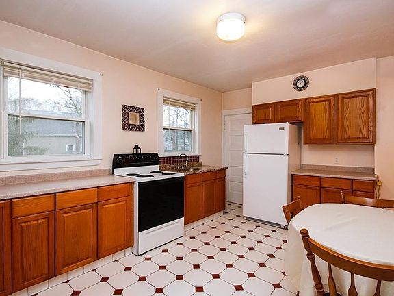 5th image of 81 Plymouth St