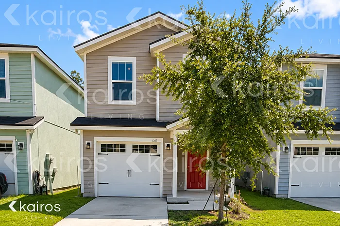 3 bed, 2.5 bath, 1409 sqft, $1,725 — Photo 1