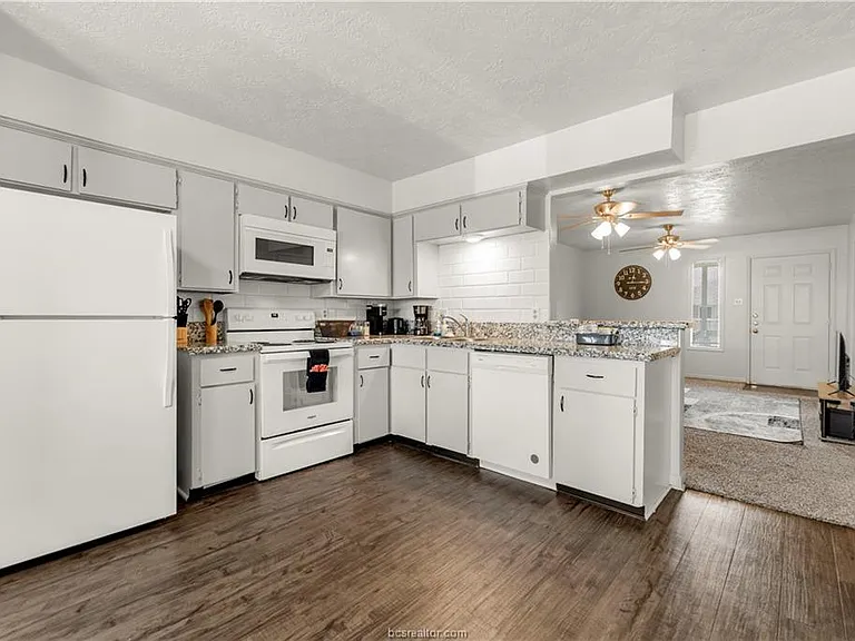 706 Wellesley Ct #C — Photo 8