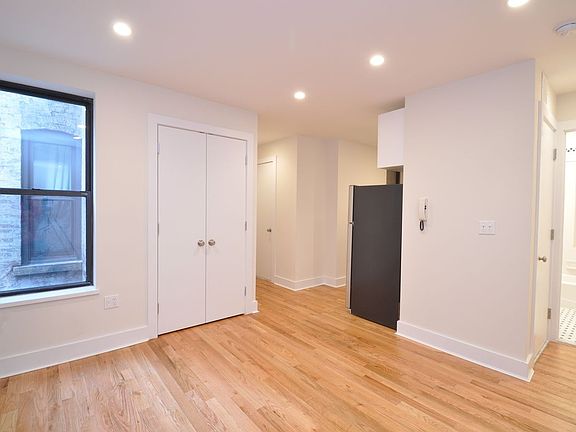 3rd image of 404 E 63rd St APT 5