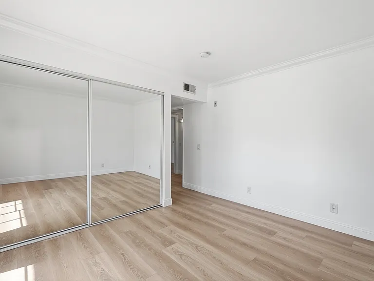 908 S Shenandoah St #104 — Photo 22