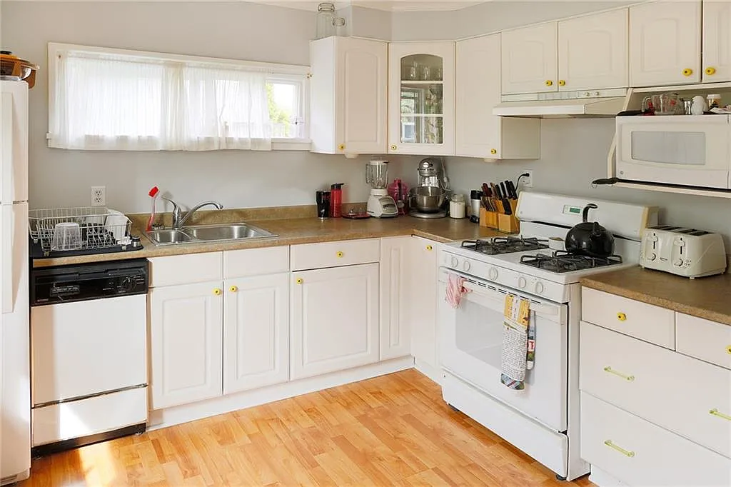 1 Frazer Street Main Unit — Photo 3