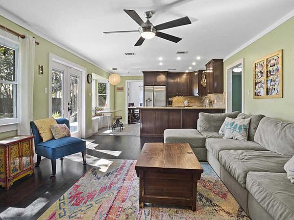 5th image of 3404 Queen Elizabeth Dr