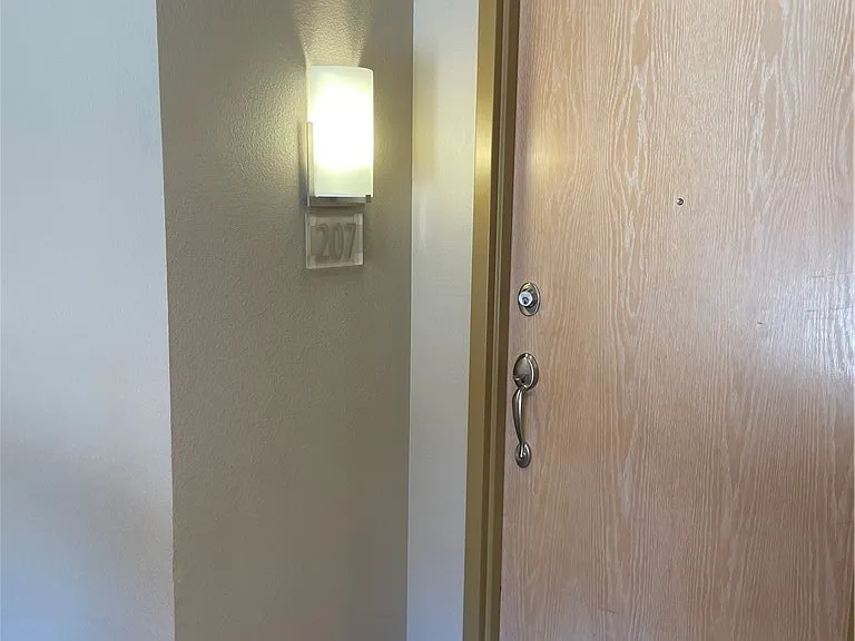 75 E Agate Ave #207 — Photo 3
