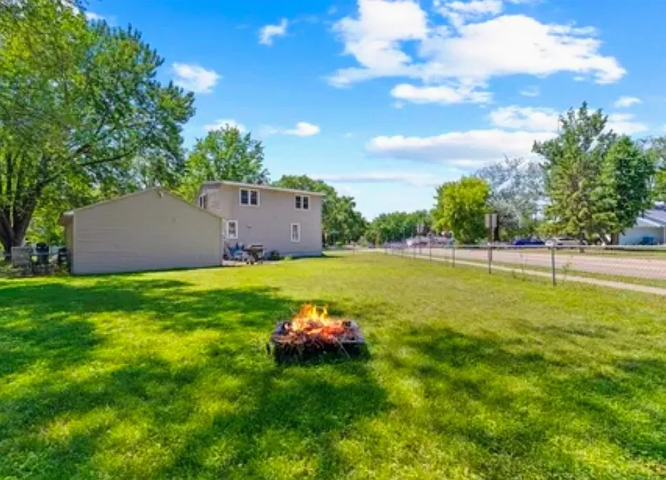 14 Pointcross Dr