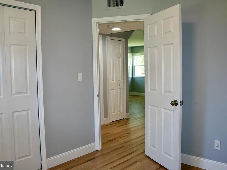 124 Stratford Ave — Photo 12