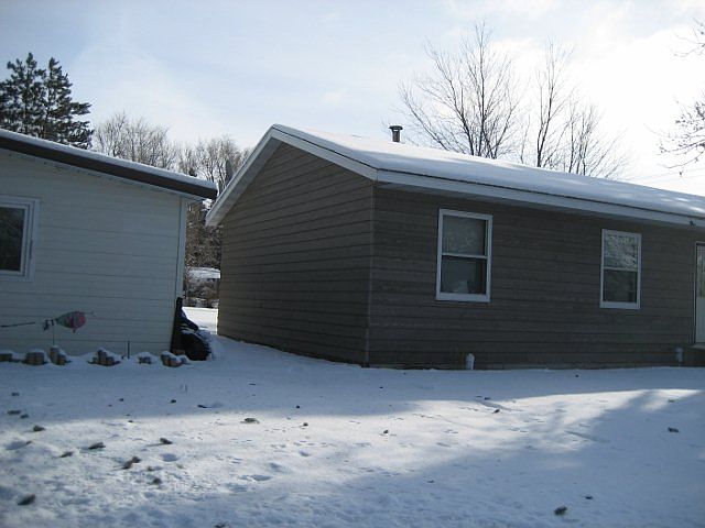 2nd image of 802 6th St NE