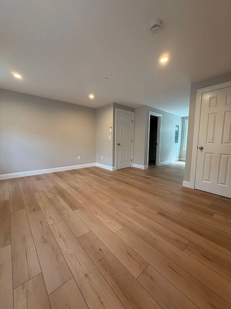 Brand New spacious Studio available in a great location. — Photo 4