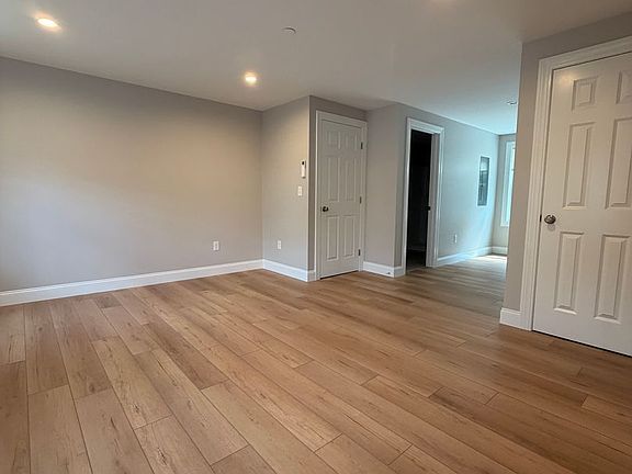 4th image of 439 Main St #103