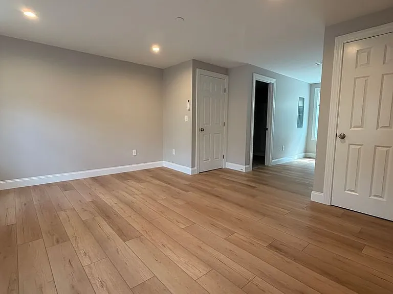439 Main St — Photo 4