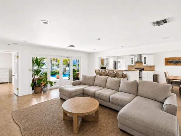 330 SE 10th Street, Pompano Beach, FL 33060