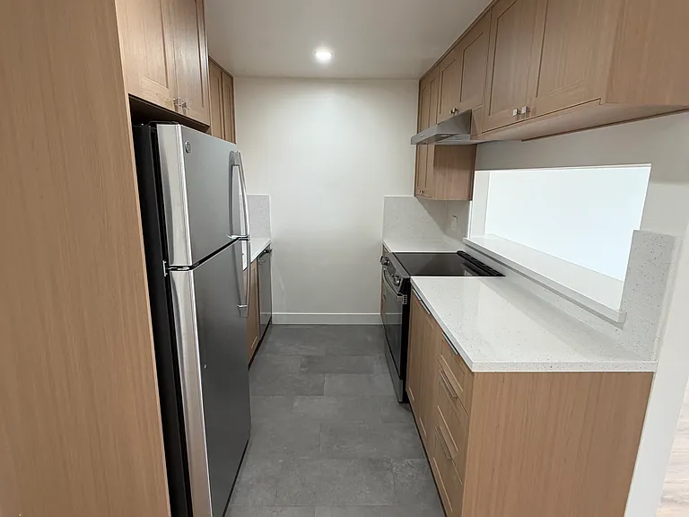 1145 Washington Ave #2 — Photo 4