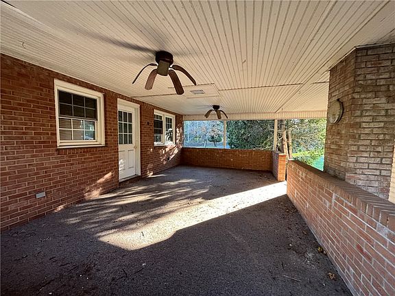 2nd image of 825 San Spur Rd