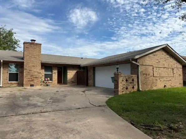 413 Oxford Dr, Sherman, TX 75092