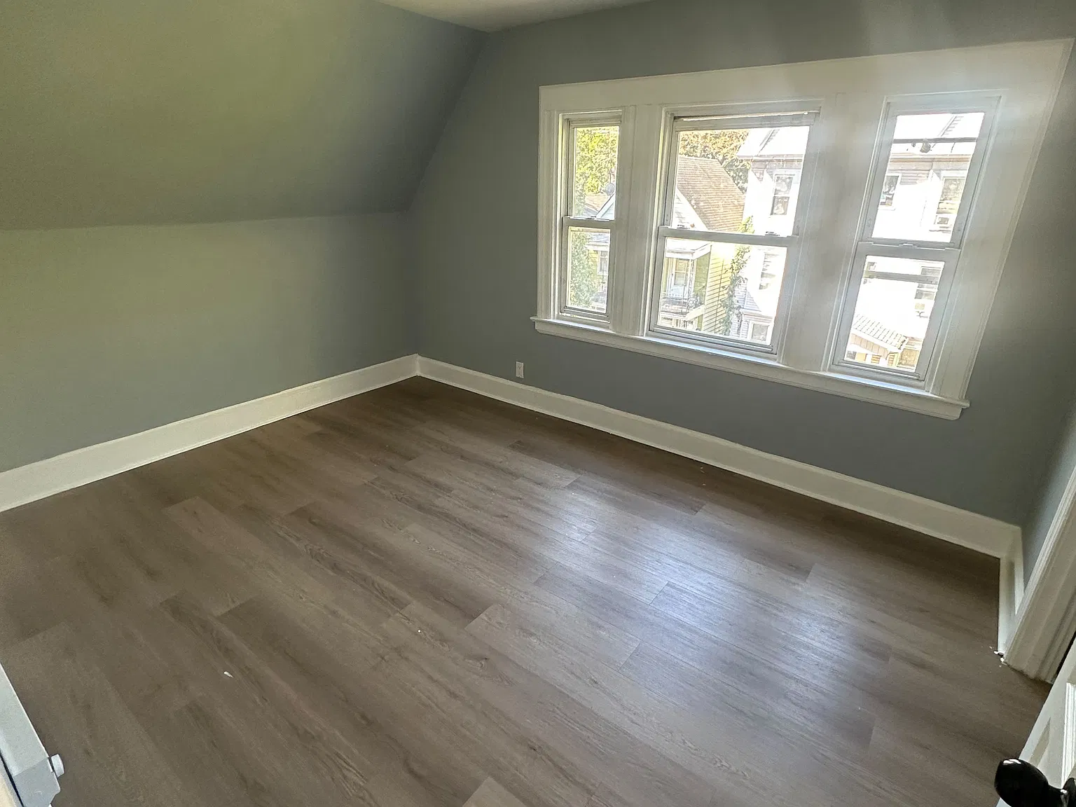 250 Amherst St — Photo 2