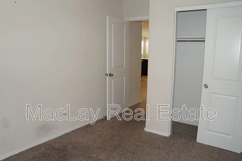 3 bed, 2.0 bath, 1866 sqft, $1,799 — Photo 2