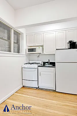 Rented by Anchor Associates | media 9