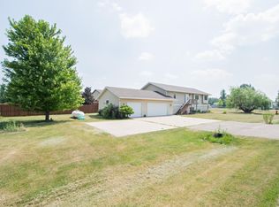 421 Lind Blvd, Harwood, ND 58042