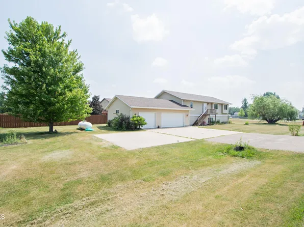421 Lind Blvd, Harwood, ND 58042