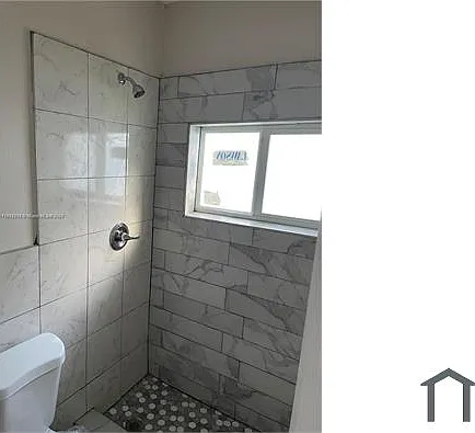 8321 NE Miami Ct — Photo 4