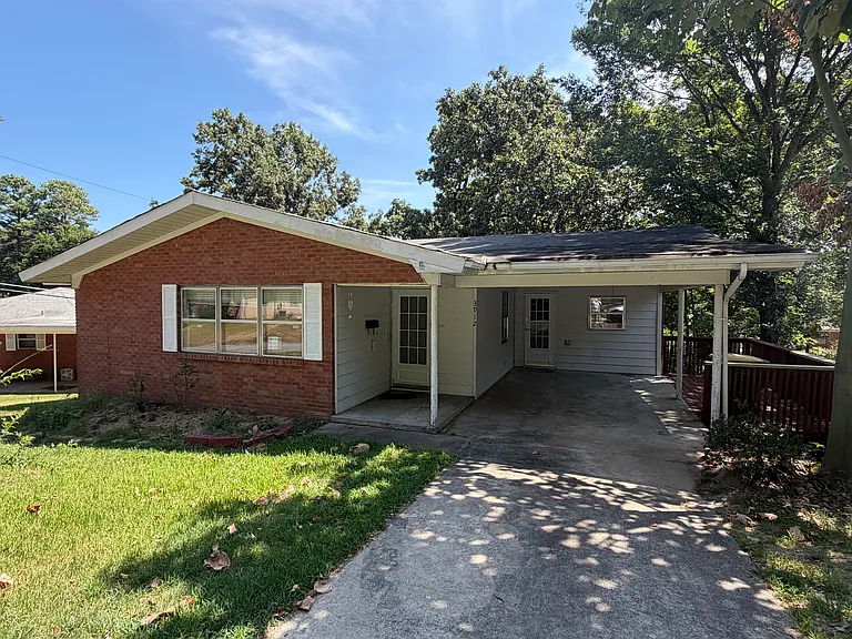 3912 N Cedar St — Photo 1