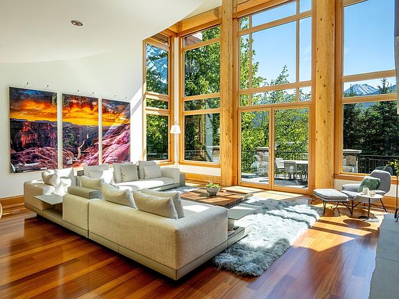 3rd image of 7425 Treetop Ln
