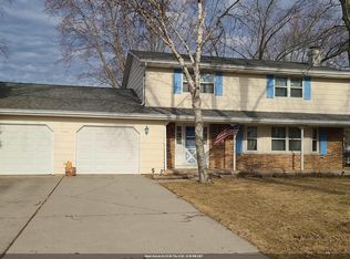 3642 Glenbrooke Ln, Green Bay, WI 54301