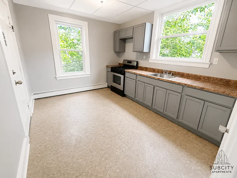 70 Eaton Pl #4B — Photo 5