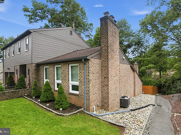 4th image of 10 Nassau Cir