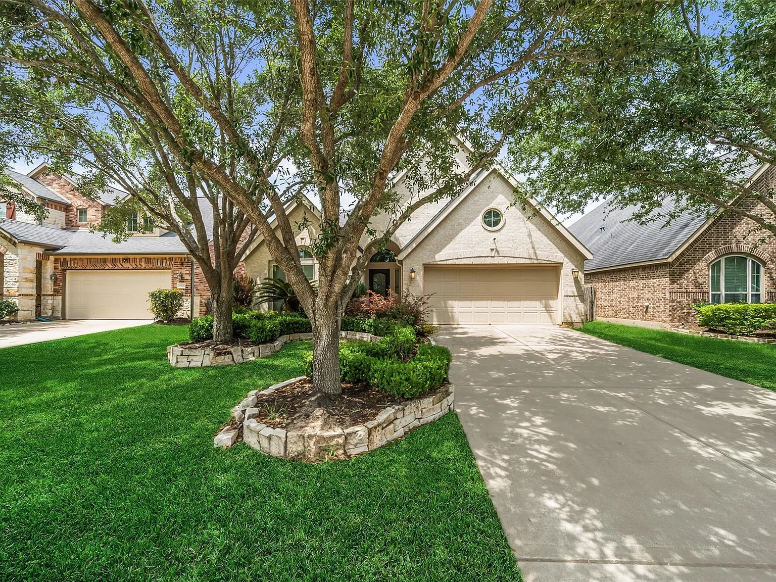 4 bed, 2.0 bath, 2224 sqft, $2,495 — Photo 3