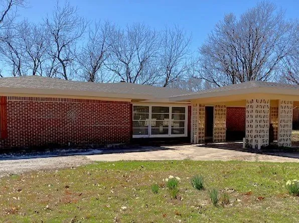 493 Monroe St, Deport, TX 75435
