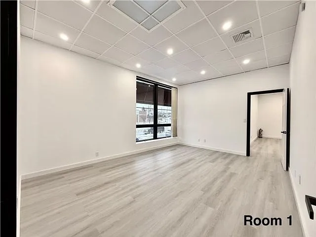Studio, $3,200 — Photo 2