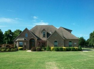 2398 Marylane Dr, Little Flock, AR 72756