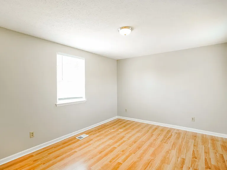106 Bradford Cir — Photo 12