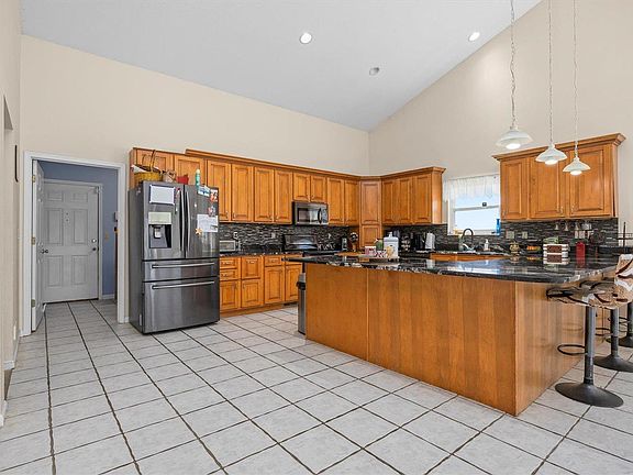 5th image of 125 Blue Bell Ln