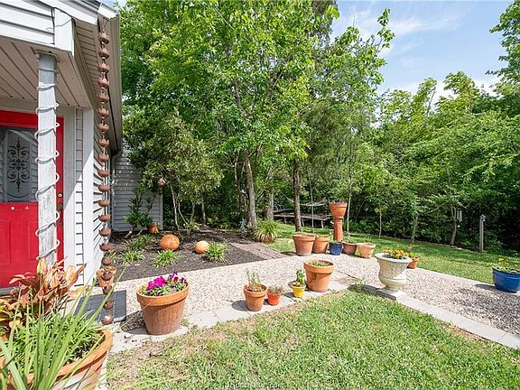 4th image of 1009 Arboles Cir