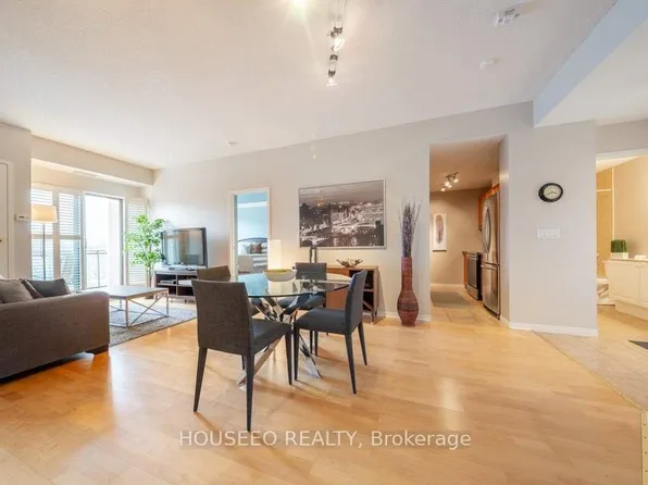 778 Sheppard Ave W #302, Toronto, ON M3H 6B7