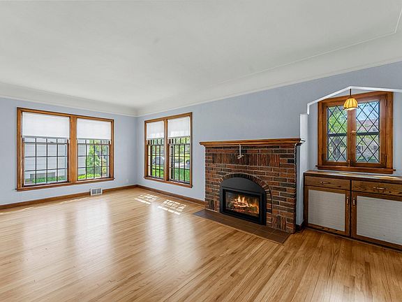 4th image of 1845 Beechwood Ave