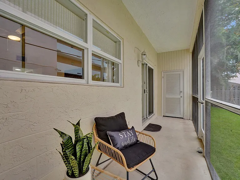 1450 N Riverside Dr #103 — Photo 44