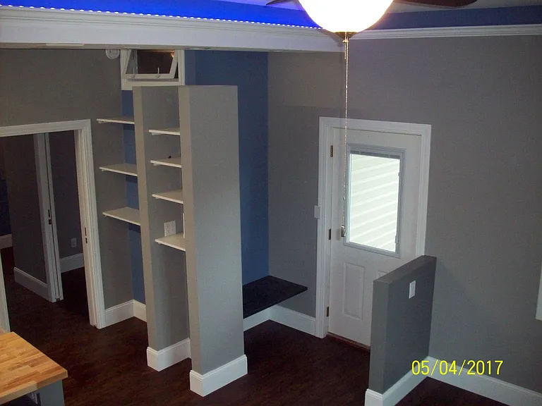 2529 Broadway Ave — Photo 2