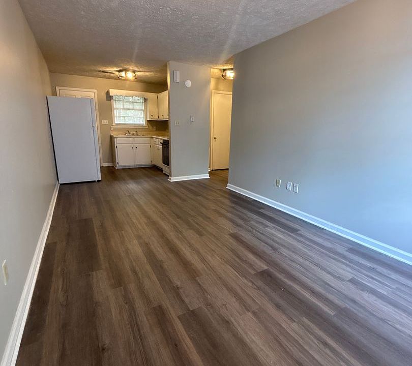 2nd image of 570 Lambuth Blvd #10