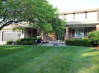 402 Chelsea Dr, Bloomington, IL