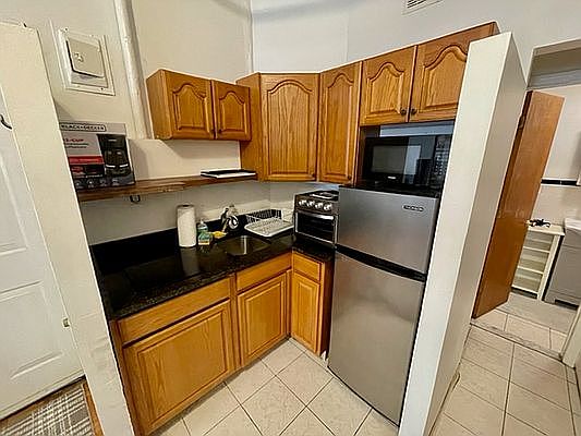 5th image of 315 W 77th St APT 1C