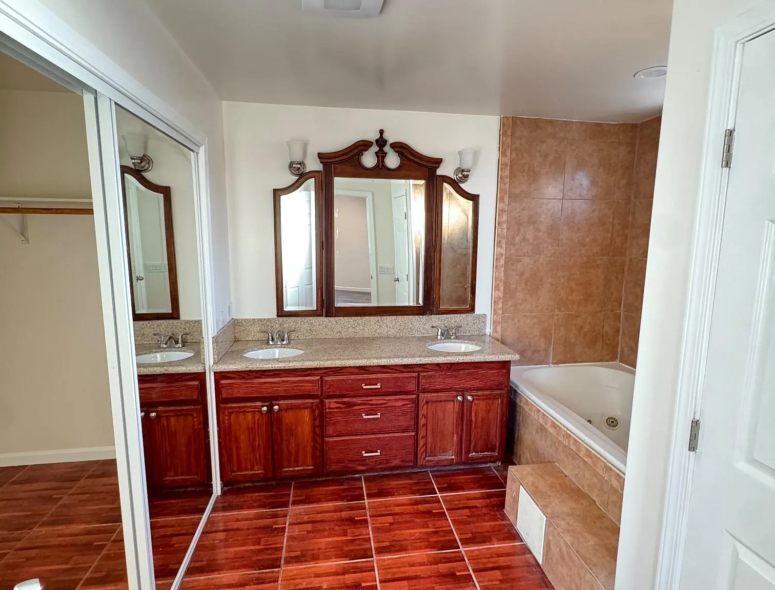 4 bed, 2.5 bath, 1895 sqft, $4,100 — Photo 2