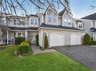 13 Parkridge Court, Huntington, NY 11743