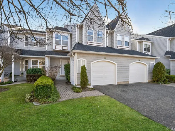 13 Parkridge Court, Huntington, NY 11743
